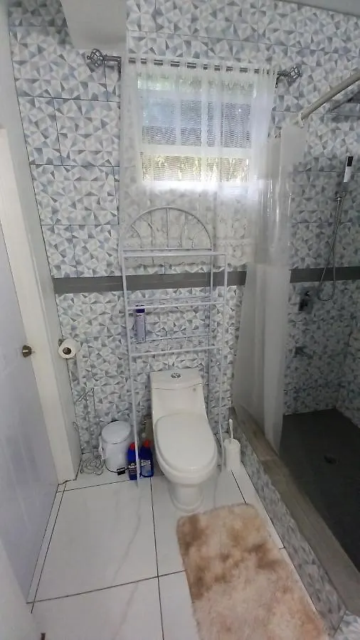 Cozy Vacation Retreat With Free Parking Apartment Roseau Dominica
