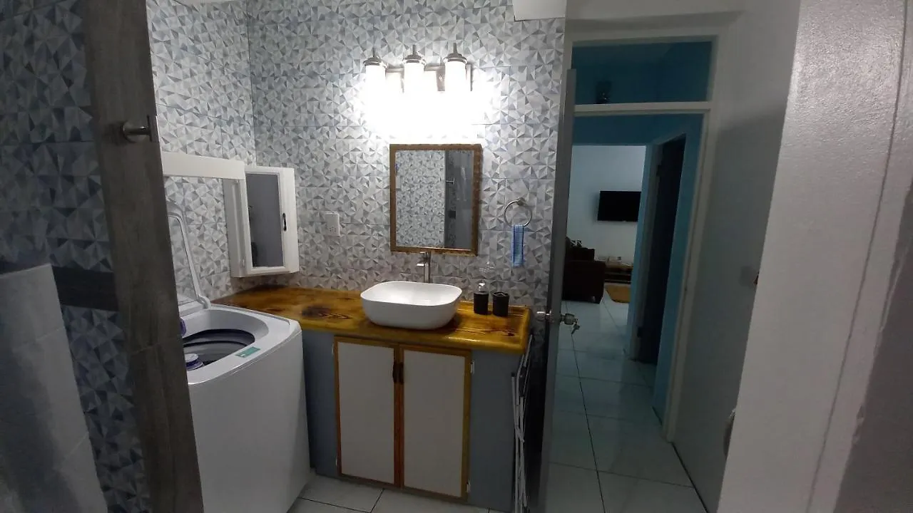 Cozy Vacation Retreat With Free Parking Apartment Roseau