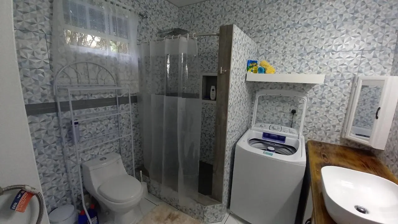 Cozy Vacation Retreat With Free Parking Apartment Roseau