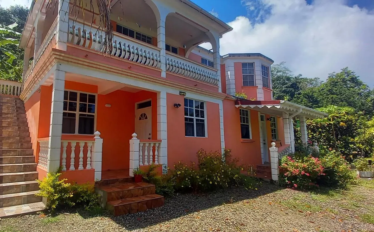 Cozy Vacation Retreat With Free Parking Apartment Roseau